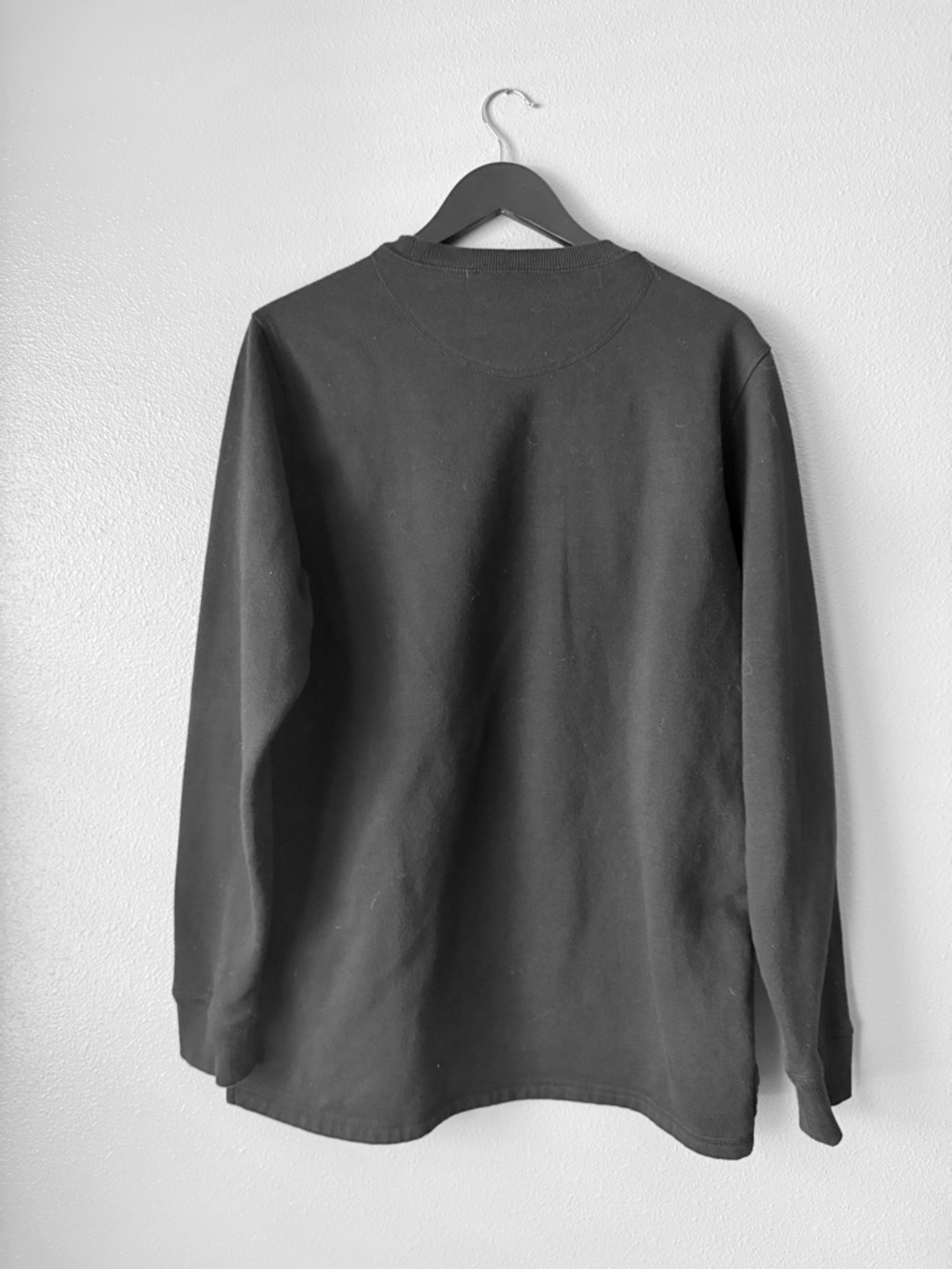 Men’s Levi's Large Black Crewneck Sweatshirt with Camo Logo Patch - Picture 4 of 4
